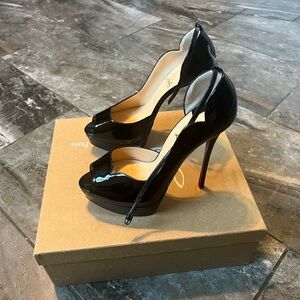 Christian Louboutin heels worn 3 times size 40 fits like size 9